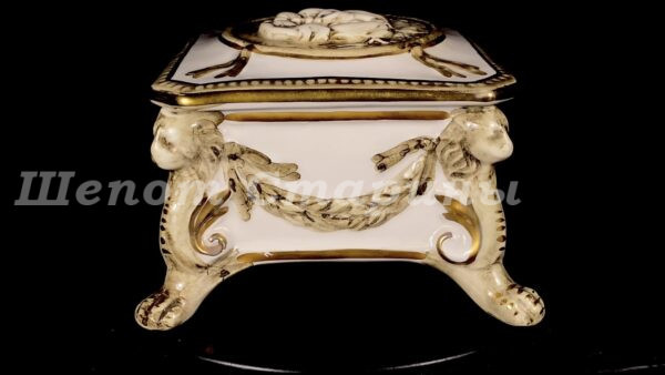 Лот №18. Шкатулка Capodimonte