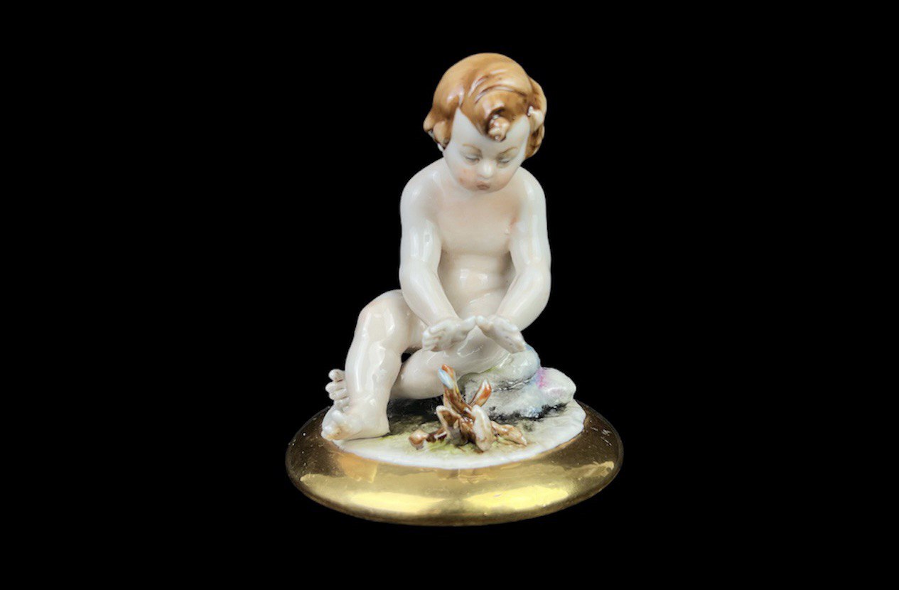 Лот. № 347 Статуэтка Путти Capodimonte Italy