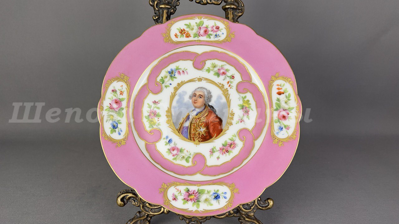 Лот. № 684 Антикварное блюдо на ножке Sevres France