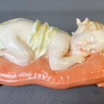 Лот. № 847 Фарфоровая статуэтка ‘’Спящий младенец на подушке’’ Unicorn Studio Fine Porcelain per Palais Royal
