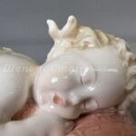 Лот. № 847 Фарфоровая статуэтка ‘’Спящий младенец на подушке’’ Unicorn Studio Fine Porcelain per Palais Royal